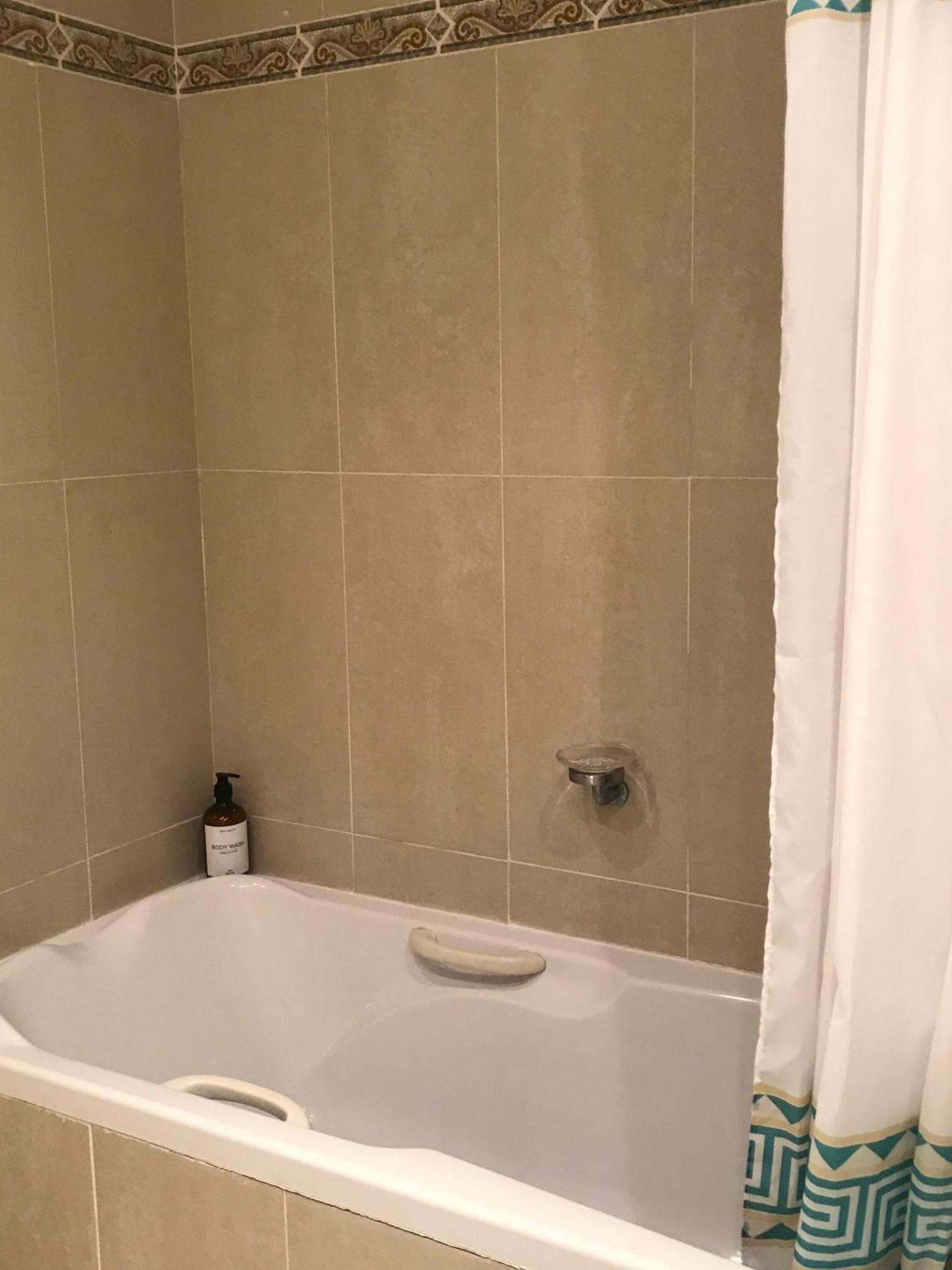 Deluxe Con Bano Privado En Atalaya Apartagolf, Accommodatie bij particulieren