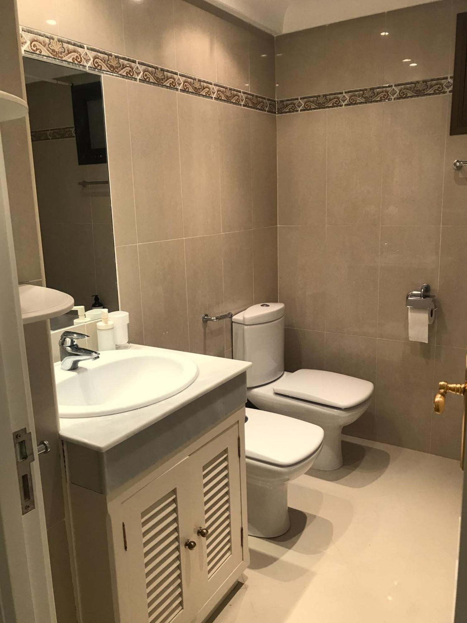 Deluxe Con Bano Privado En Atalaya Apartagolf, Accommodatie bij particulieren *