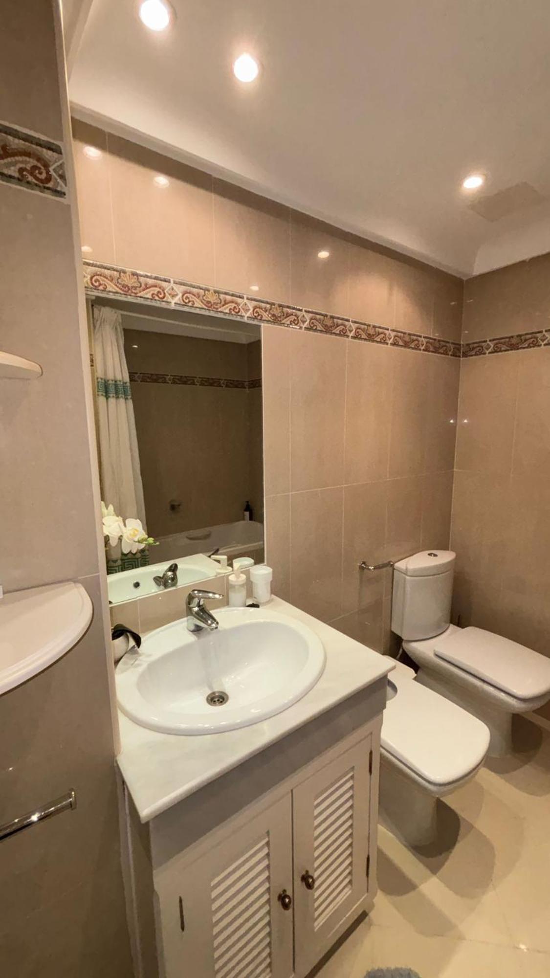 Deluxe Con Bano Privado En Atalaya Apartagolf, * Estepona