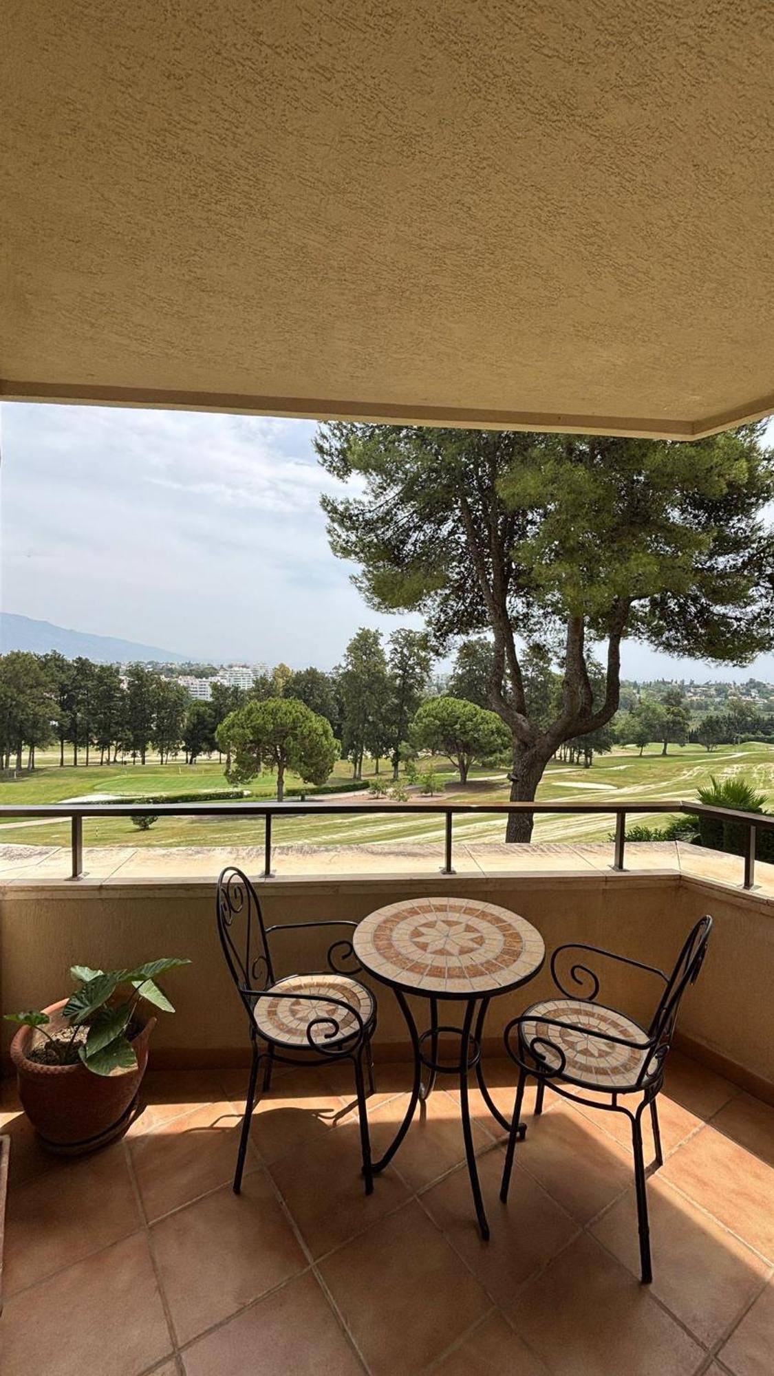 Deluxe Con Bano Privado En Atalaya Apartagolf,