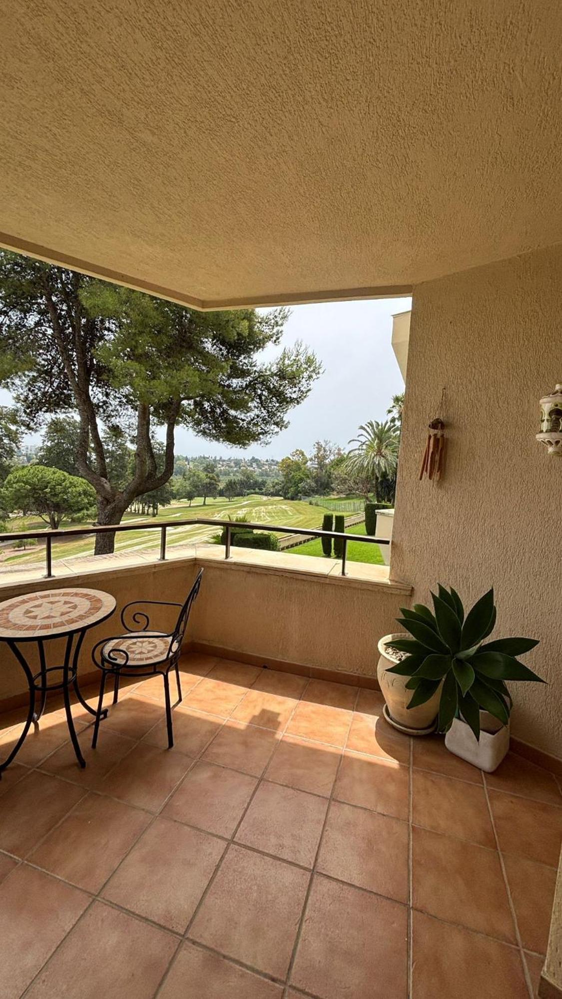 Séjour chez l'habitant Deluxe Con Bano Privado En Atalaya Apartagolf, Estepona